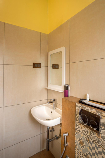 Bathroom 2, Nirantara Resort and Spa, Bangalore