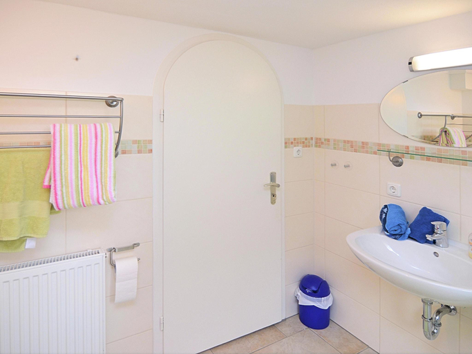 Bathroom 3, Ferienwohnung in Lowensen mit eigener Terrasse, Hameln-Pyrmont