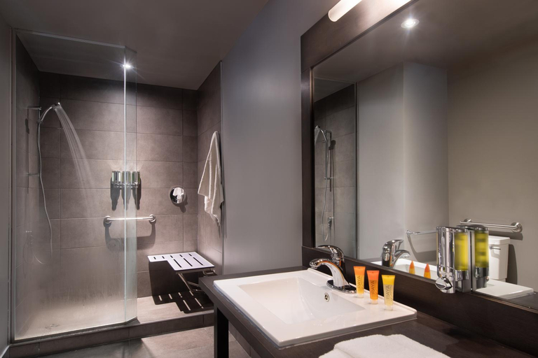 Bathroom 5, Hotel Baker, La Côte-de-Gaspé