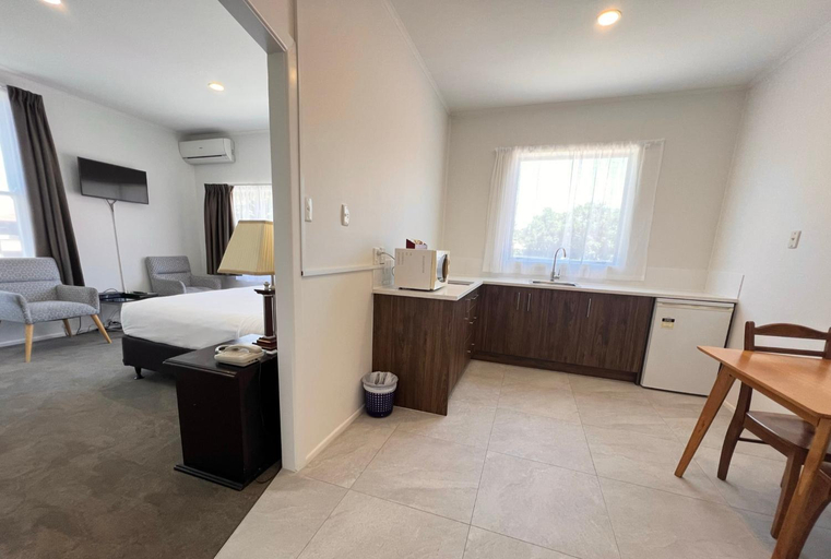 Bedroom 3, Alpers Lodge & Conference Centre, Waitakere