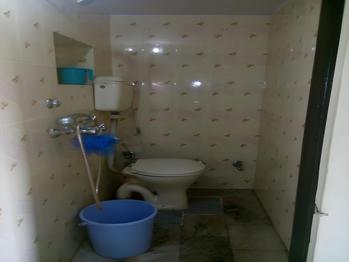 Bathroom 4, Ganga Paying Guest House, Varanasi