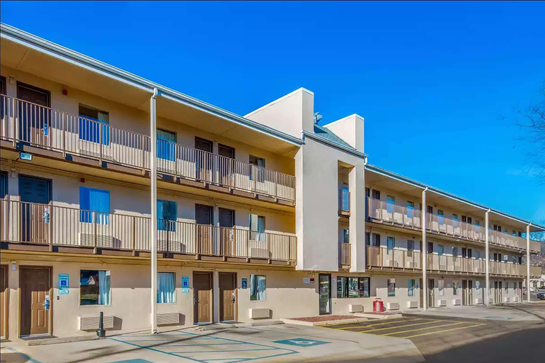 Exterior & Views 2, Days Inn by Wyndham Charleston WV, Kanawha