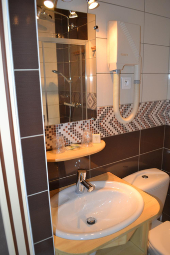 Bathroom 3, Auberge du Herisson, Jura