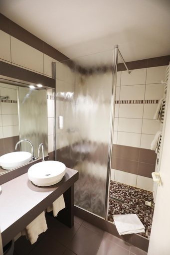 Bathroom 3, Logis Le Bourguignon, Côte-d'Or