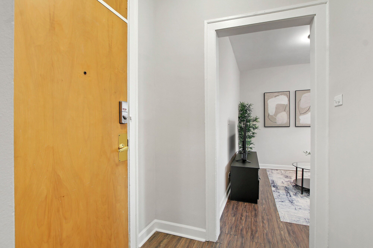 Others 3, 1BR Cozy Apt - Harper 404, Cook
