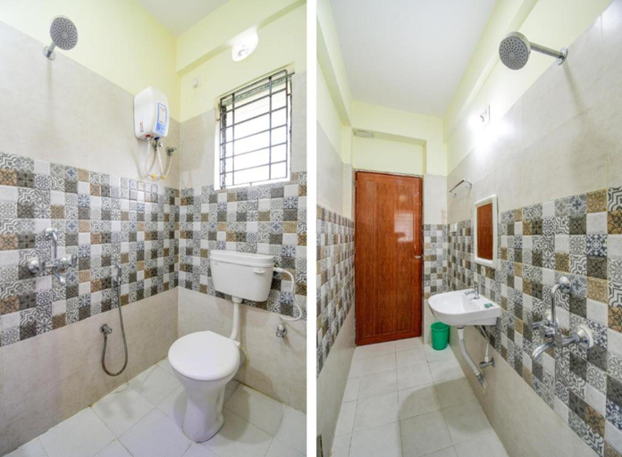 Bathroom, Goroomgo B.S Plaza Kolkata, North 24 Parganas