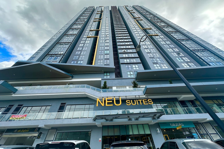 Exterior & Views