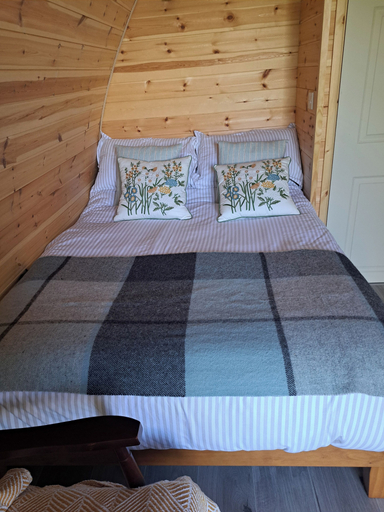 Room 3, Beautiful and Cosy Garden Pod Saintives, Cornwall