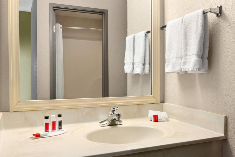 Bathroom 4, Baymont by Wyndham Monroe, Monroe