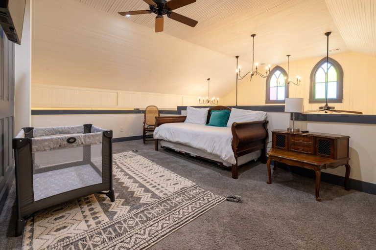 Bedroom 2, The Downtown Abbey, Hays