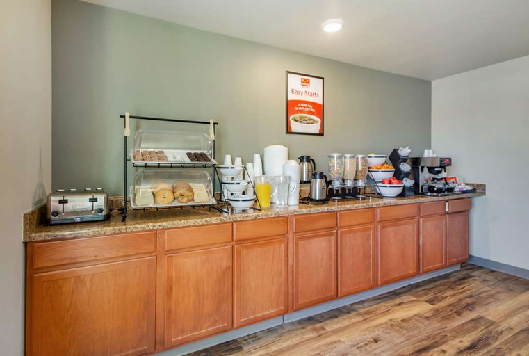 Food & Drinks 5, Econo Lodge Burlington, Kit Carson