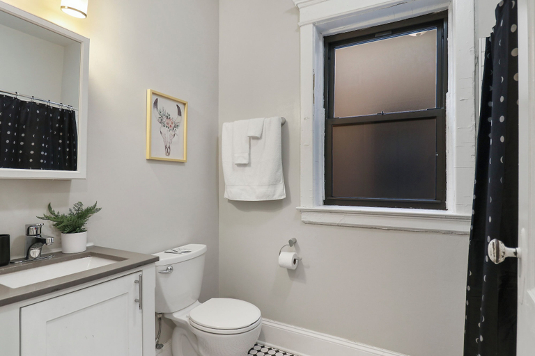 Bathroom, Complete 3BR - Blackstone 2, Cook