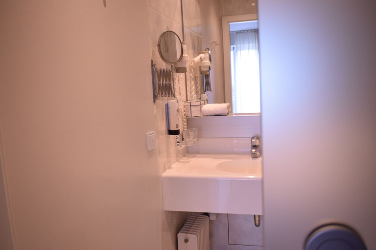 Bathroom 4, Landhotel Rügheim, Haßberge
