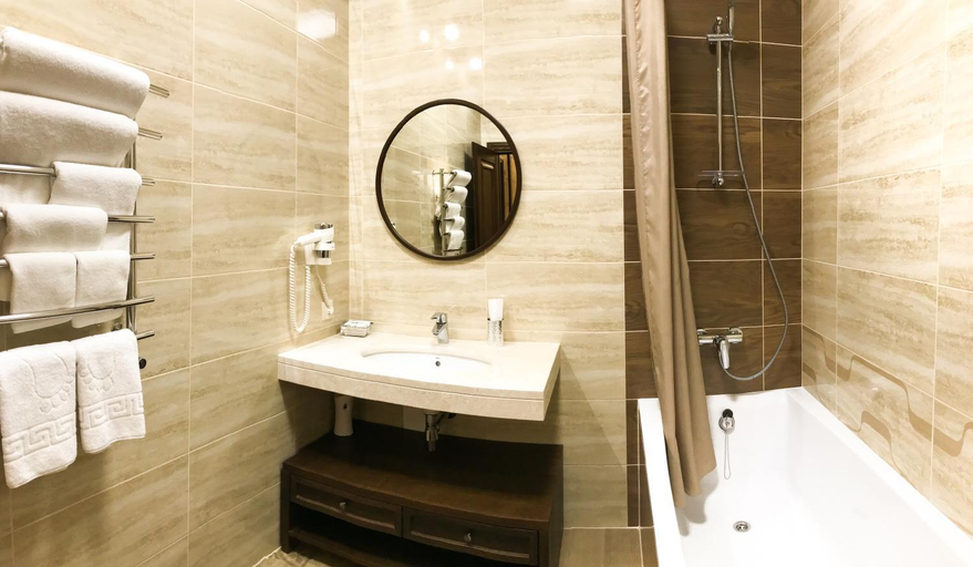 Bathroom, Hotel Mastara, Kominternivs'kyi