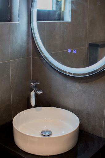 Bathroom 4, Berat River House Boutique Hotel, Beratit