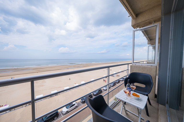 Balcony 2, Studio on the 4th Floor With sea View, West-Vlaanderen