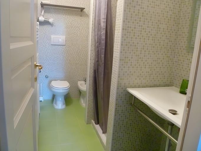 Bathroom 2, B&B Le Comari Salentine, Lecce
