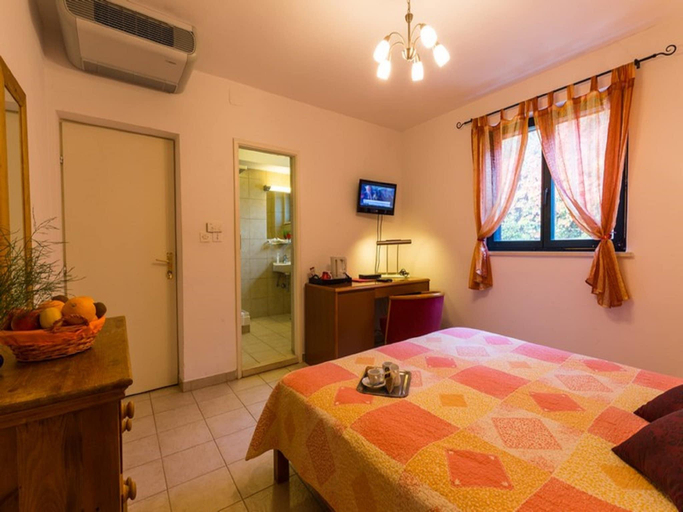 Bedroom 2, Castelletto - Standard Twin Room wit Airport Transfer 1, Konavle