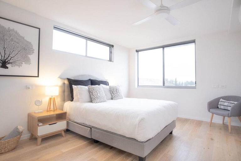 Bedroom 1, Mobility-Friendly Apartment in Kings Beach, Caloundra - Caloundra S.