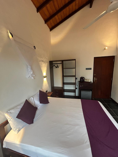 Bedroom 3, Reef Bungalow Hotel, Wattala
