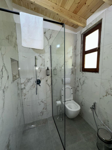 Bathroom 2, Kantina & Ferma Dukat, Vlorës