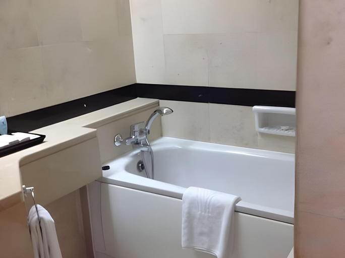 Bathroom 14