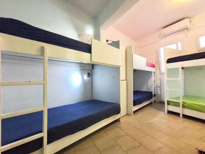 Bedroom 4, Fira Backpackers Place, South Aegean