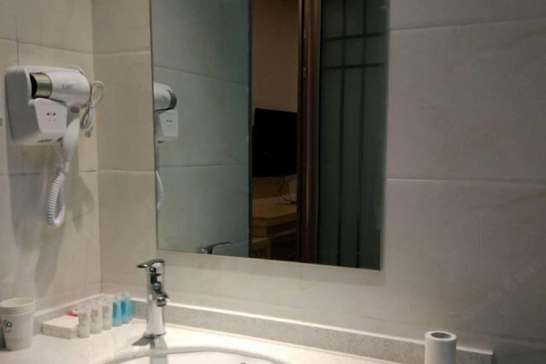 Room 2, Heyue Hotel, Zhangye