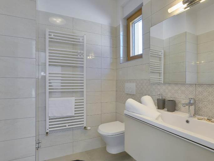 Bathroom 4, Villa in Pjescana by the Beach with Pool, Medulin