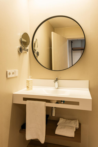 Bathroom 4, Silken Puerta de Irati, Navarra