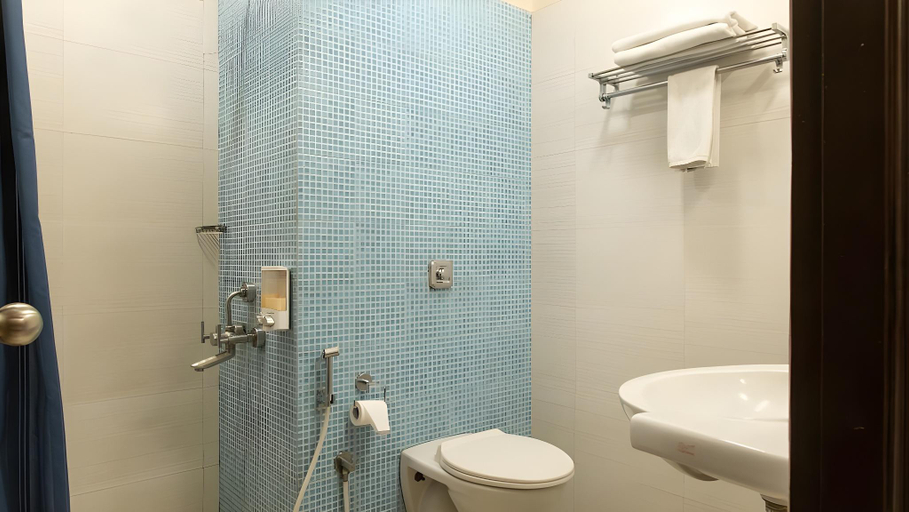 Bathroom 4, Ginger Bangalore IRR, Koramangala, Bangalore