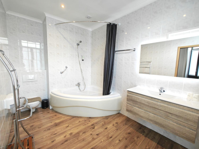 Bathroom 4, Hotel Tropicana, West-Vlaanderen