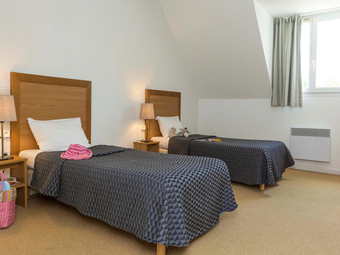 Bedroom 2, Maisonette in France with Terrace  Garden, Finistère