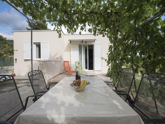 Others 3, Holiday Home Elijah Creek - One Bedroom Home with Pool, Klis