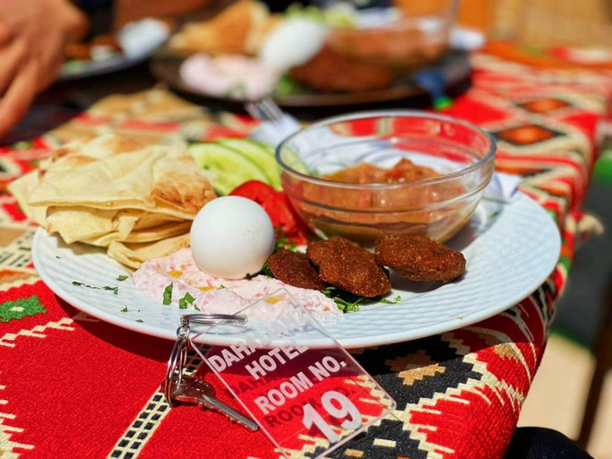 Food & Drinks, Dahalianz Hotel, Sant Katrin