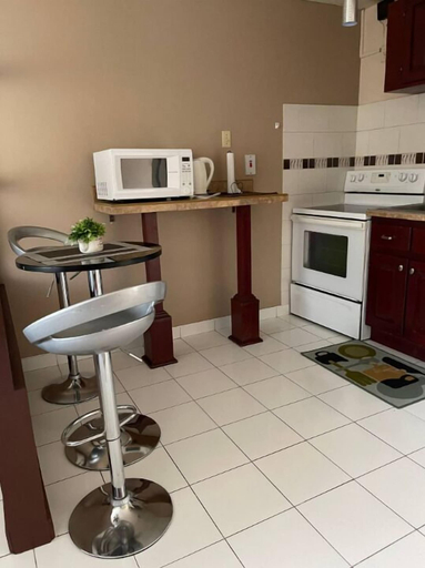 Others 4, Stylish Studio in Chelsea Manor