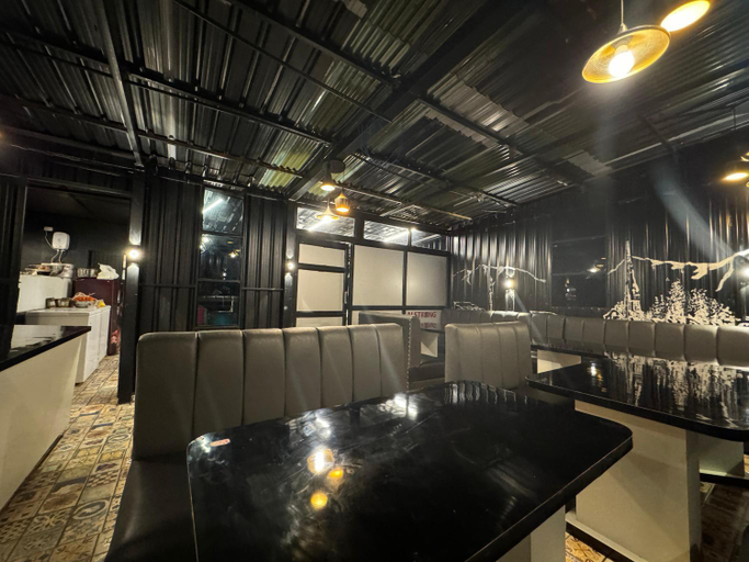Food & Drinks 4, Jafson Accommodates, Srinagar