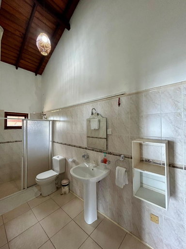 Bathroom 4, Reef Bungalow Hotel, Wattala