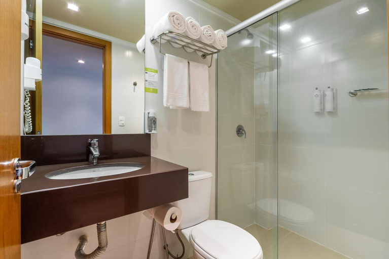 Bathroom 4, Hotel Laghetto Vivace, Canela