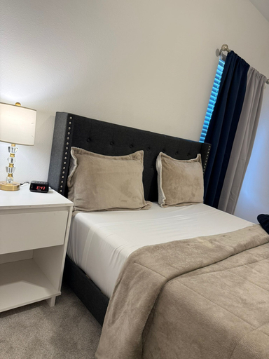 Room 5, Luxe 3BR for Families Nurses and Group, Houston