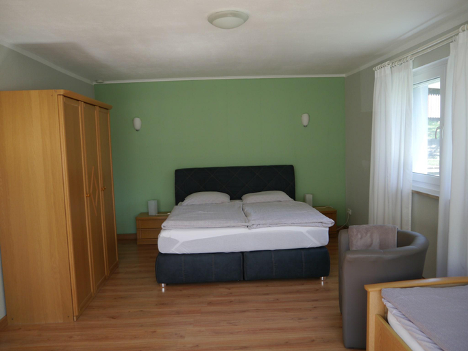 Bedroom 2, Ferienwohnung in Lowensen mit eigener Terrasse, Hameln-Pyrmont