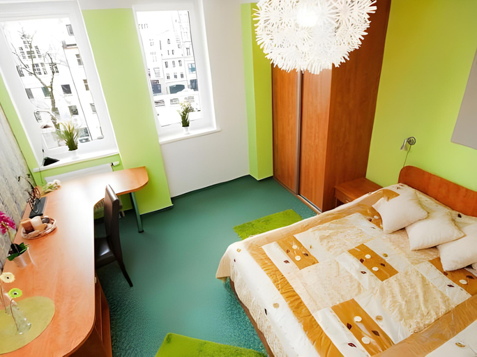Bedroom 3, Absynt Hostel Wroclaw, Środa Śląska