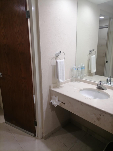 Bathroom 2, Balaju Hotel & Suites, Veracruz