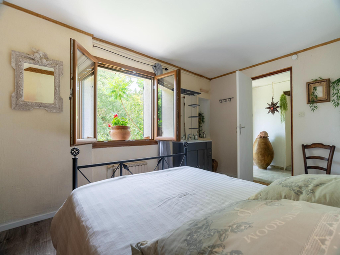 Others 3, Majestic holiday home in Laroque with hot tub, Hérault