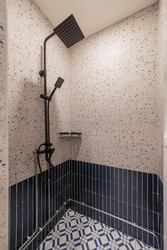 Bathroom 4, Bluewaters Female-Only Hostel, Singapore