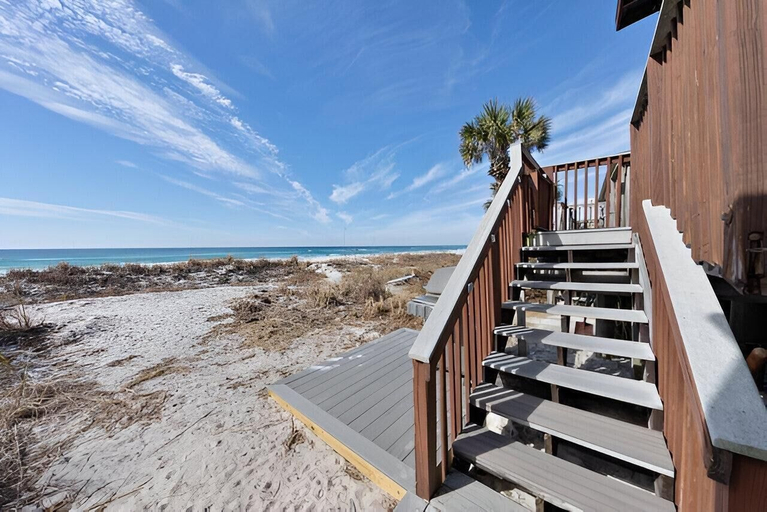 Others 3, Gulfs Edge Townhome #7- Sun-kissed Memories