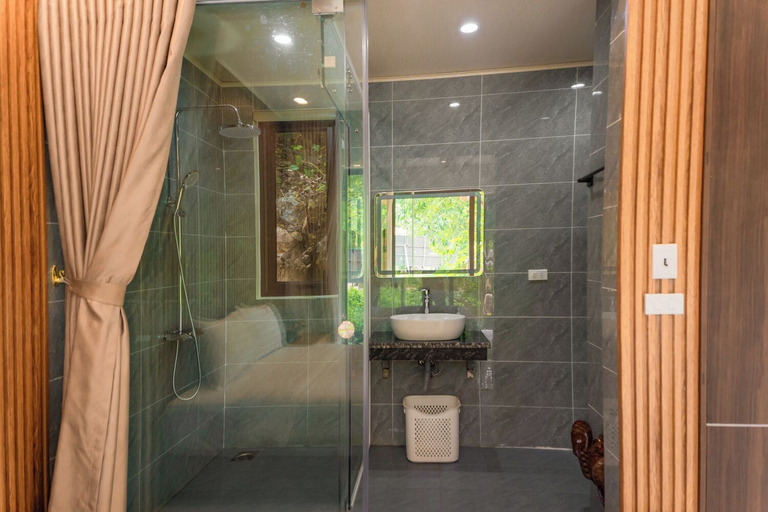 Bathroom 4, Trang An Freedom Hood, Hoa Lư