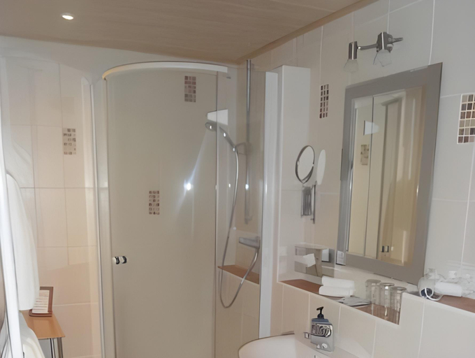 Bathroom 3, Hotel Burgblick, Kusel