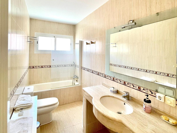 Bathroom 2, Apartment in Roquetas near Beaches, Almería