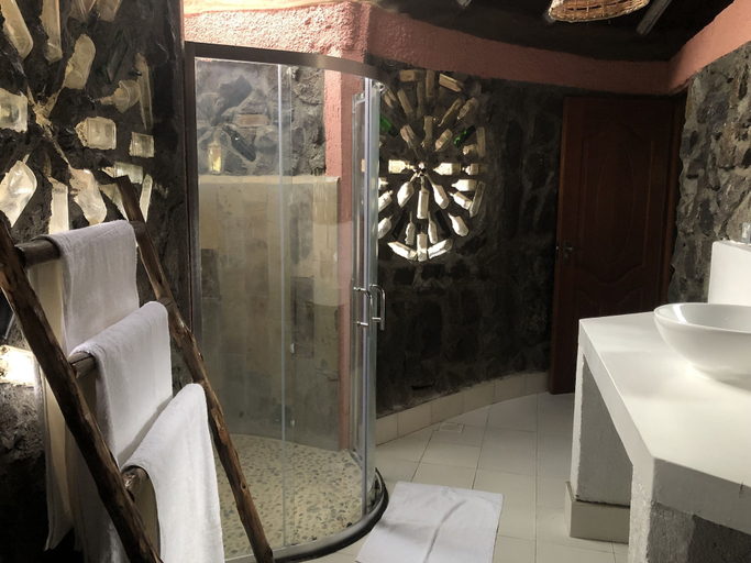 Bathroom 4, Isalaasha Bush Camp, Gilgil